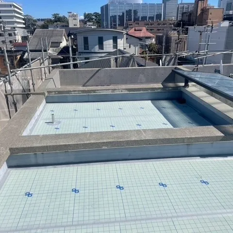 静岡市のお客様からご依頼を受け、屋上の防水工事を行いました。