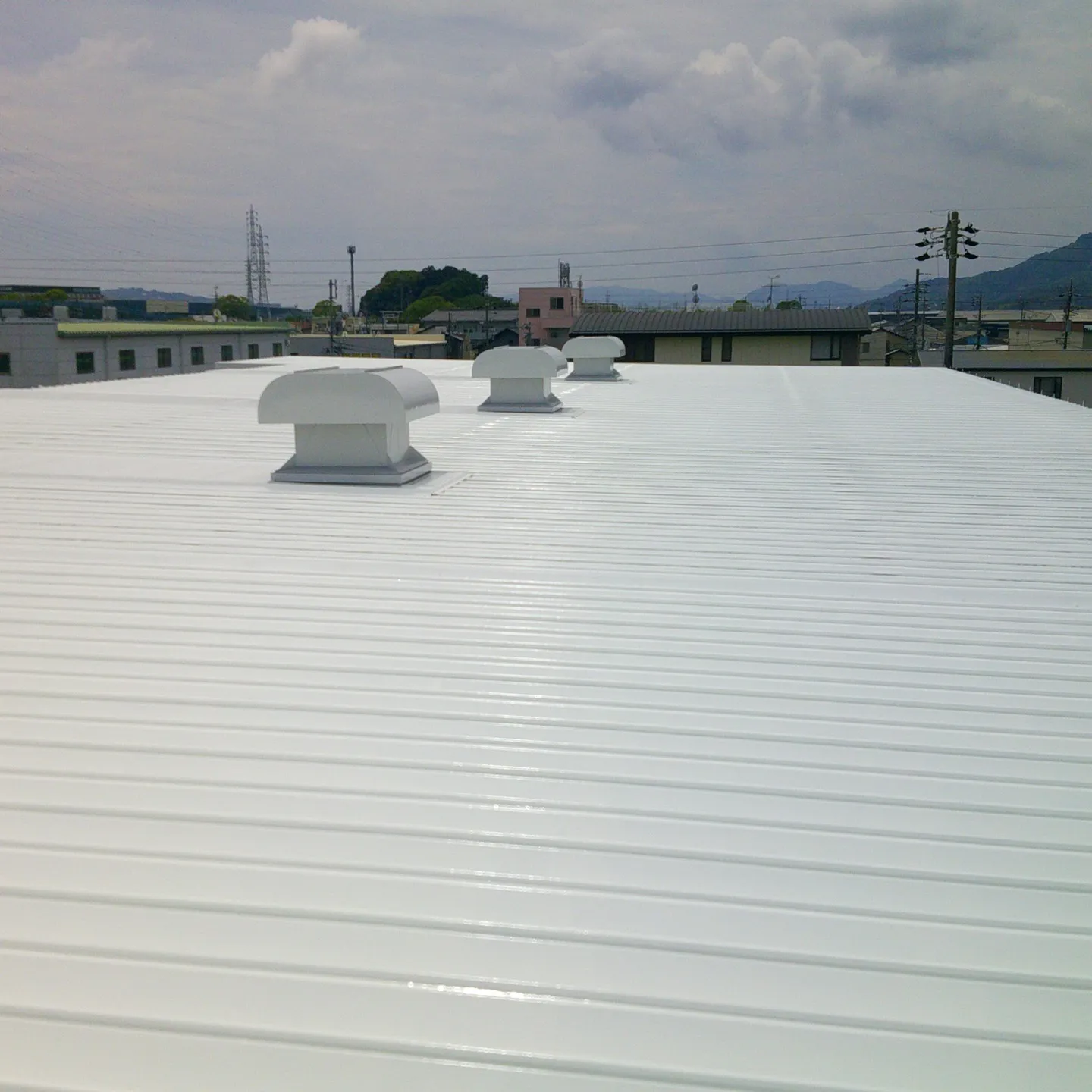 この度静岡市清水区で屋根塗装工事を完工しました！今回使ったの...